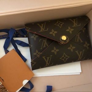 Medium Kirigami Louis Vuitton Pouch!